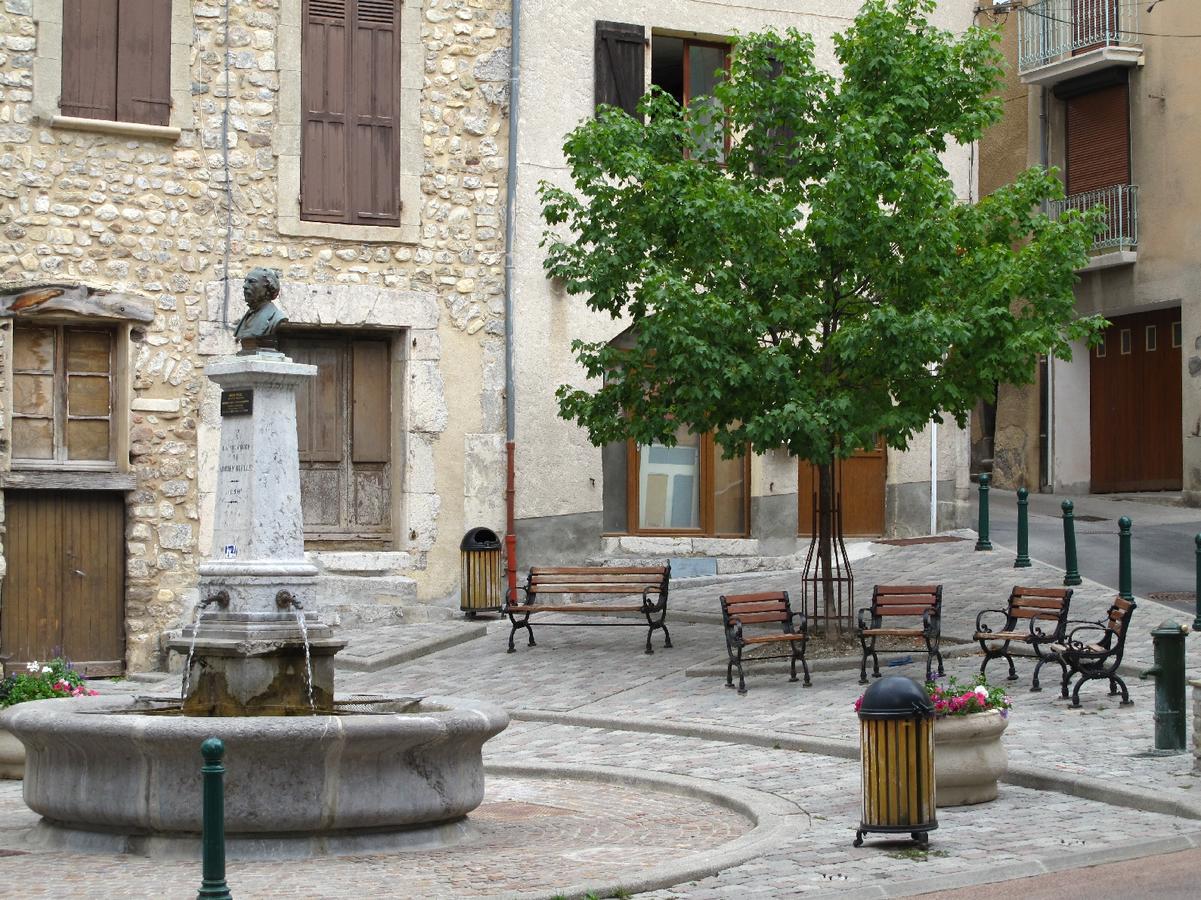 Au Vieux Tilleul Bed & Breakfast Veynes ภายนอก รูปภาพ
