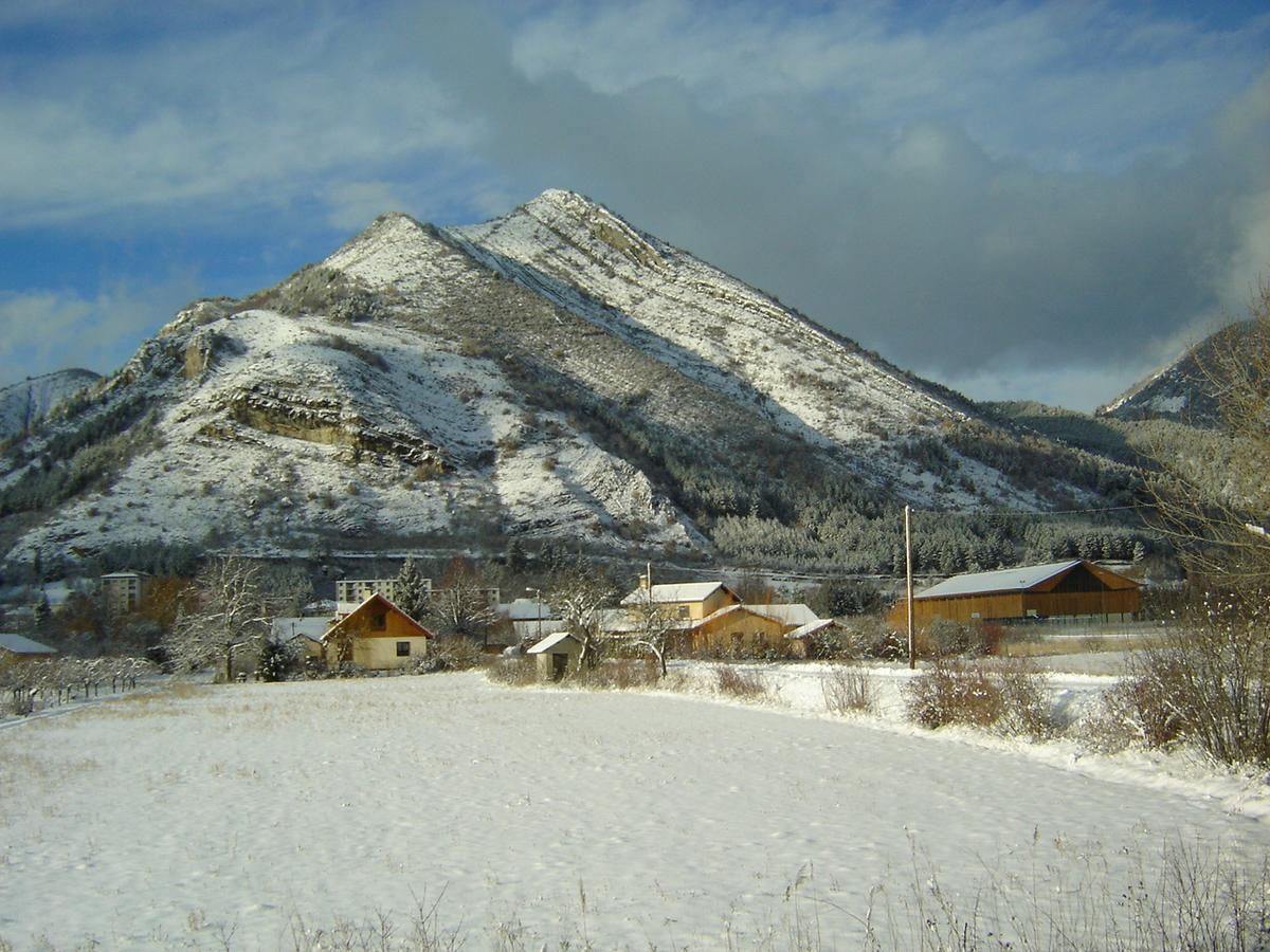 Au Vieux Tilleul Bed & Breakfast Veynes ภายนอก รูปภาพ