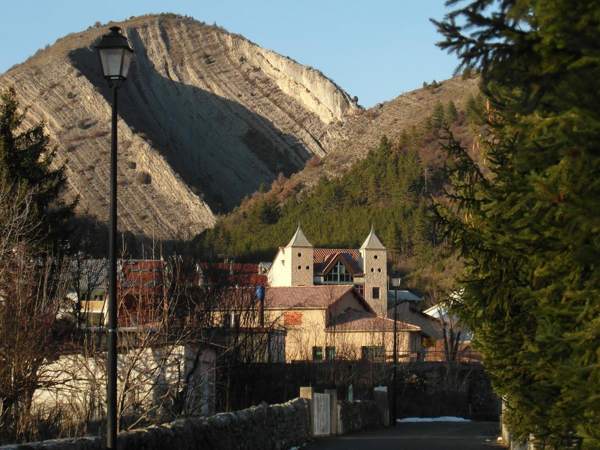Au Vieux Tilleul Bed & Breakfast Veynes ภายนอก รูปภาพ